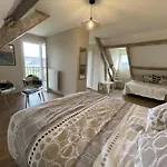 Chez Evelyne Et Titou Отель типа 