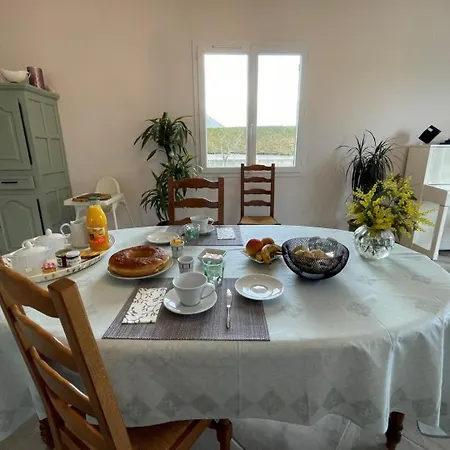 فندق مبيت وإفطار Chez Evelyne Et Titou